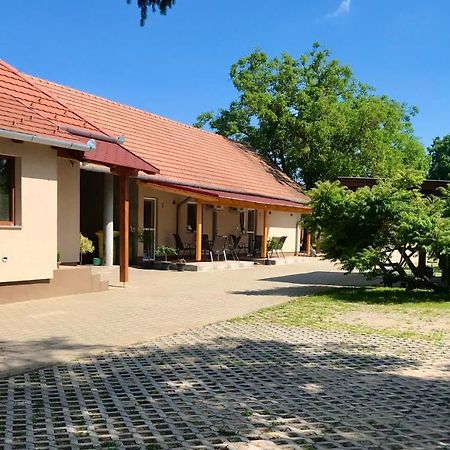 Lena Vendeghaz Hotell Balatonberény Eksteriør bilde