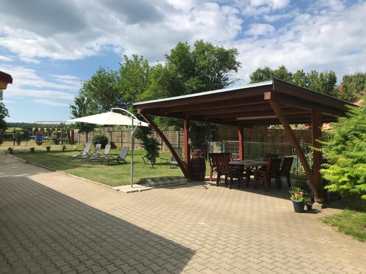 Lena Vendeghaz Hotell Balatonberény Eksteriør bilde