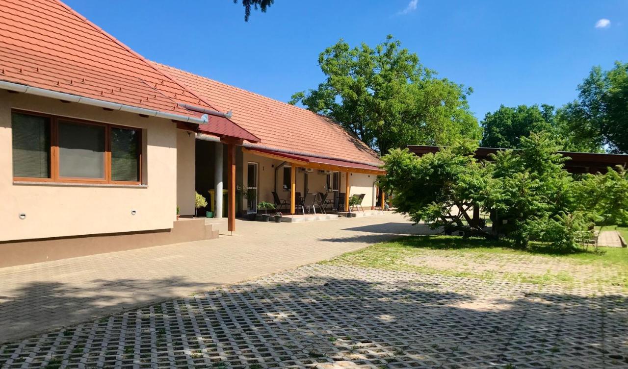 Lena Vendeghaz Hotell Balatonberény Eksteriør bilde